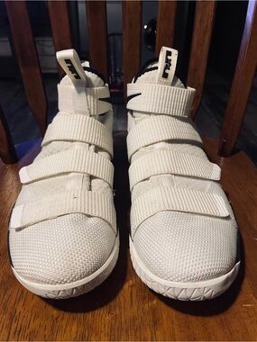 Nike LeBron Soldier XI size 12 Good Condition